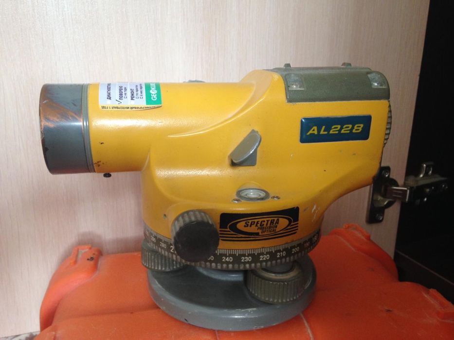 Нивелир  SPECTRA precision optical AL228