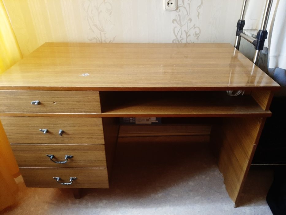 Стол письменный однотумбовый