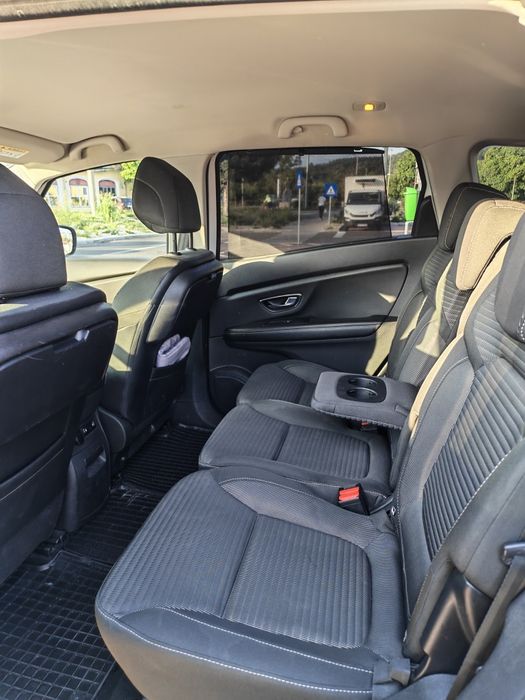 Vând Renault Grand Scenic
