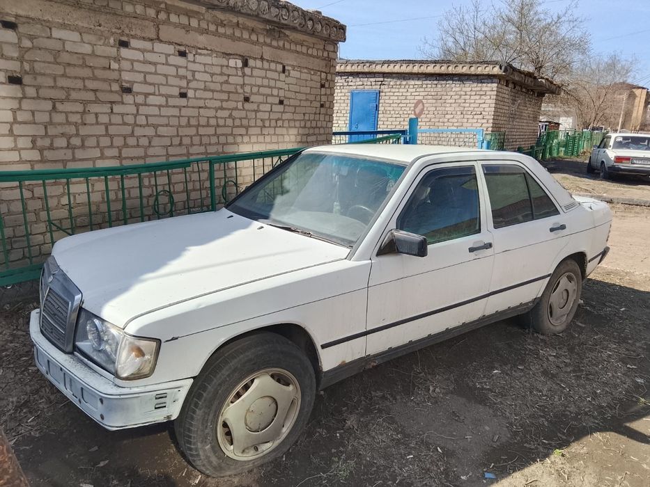 Продам машину 400000 торг есть