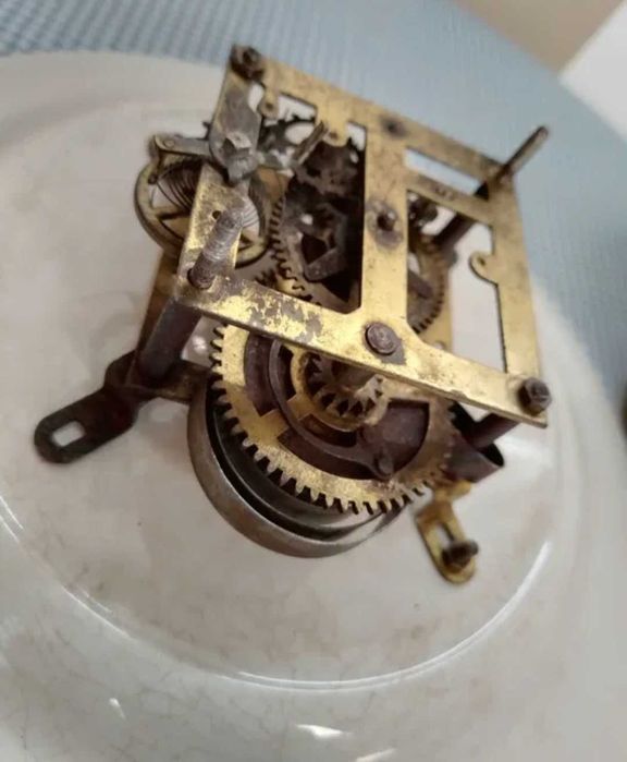 Ceas vechi de colecție, cu reclama, Ziarul Minerva, perioada Regalista