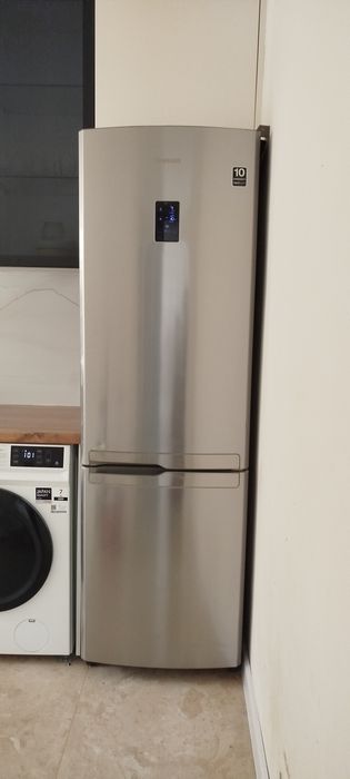 холодильник Samsung модели RL-52TEBSL.