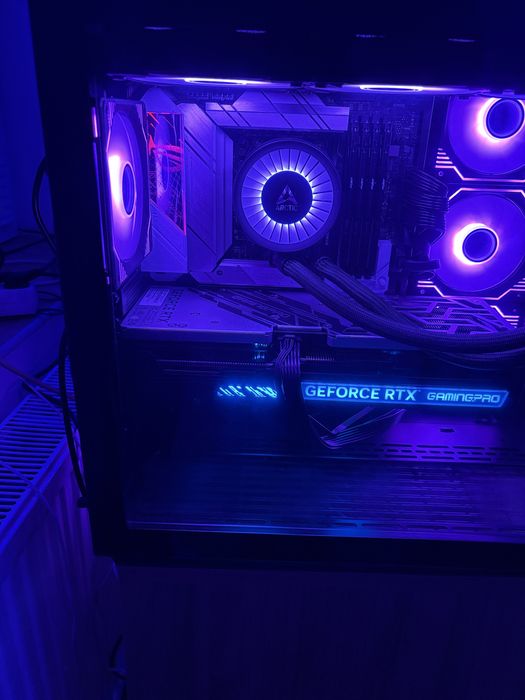 Настолен компютър перфектен за силни игри!Може и лек коментар на цената.