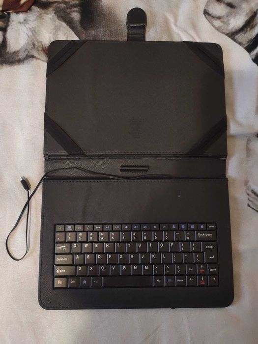 Husa tableta cu tastatura