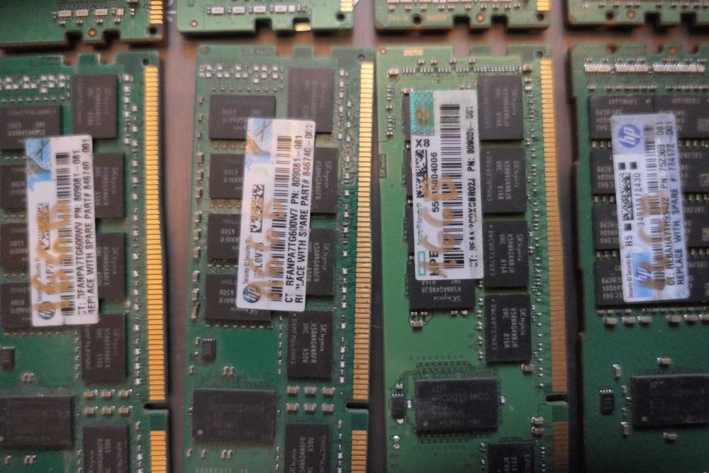 Memorie RAM 16GB Ddr3 M393B2G70QH0 MT36JSF2G72PZ-1G6E1 HMT42GR7MFR4C