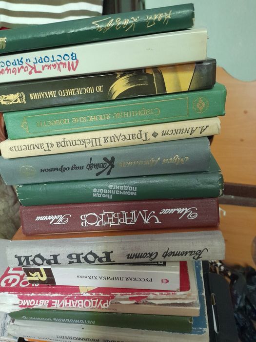 Книги разные художественные и др