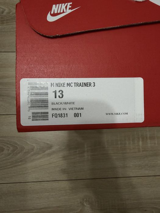 Продам мужские кроссовки Nike