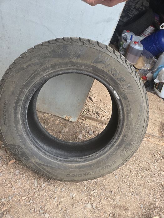 Зимние шины 215/60/16