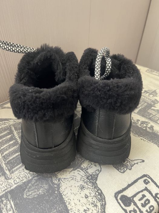 Кроссовки