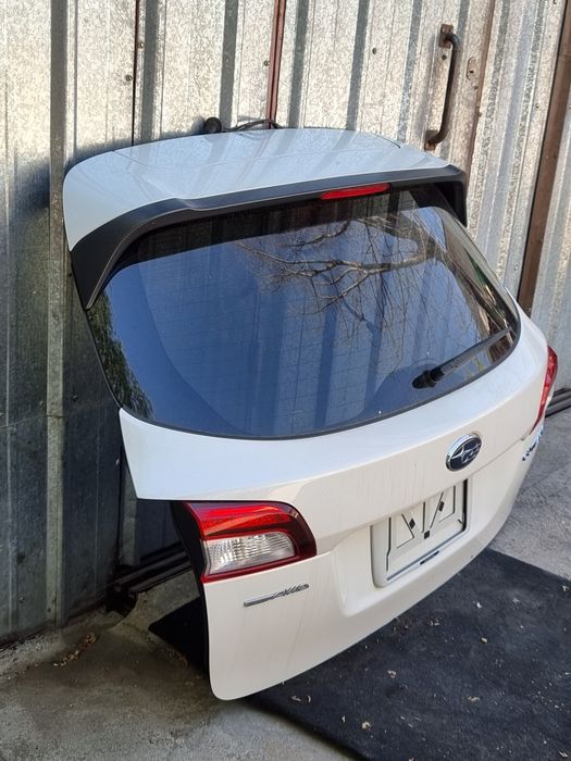 Крышка багажника на Subaru Outback BS