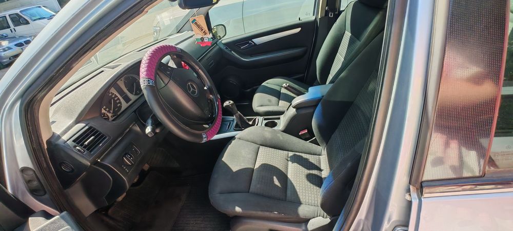 Mercedes- Benz B 180