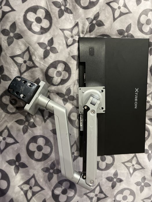 Продам кронштейн DEXP