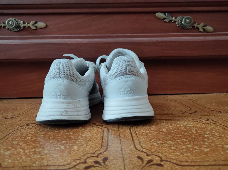 Продам кроссовки Adidas размер 36