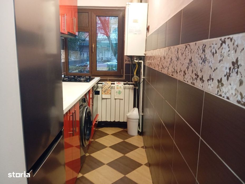 Apartament 2 camere, decomandat,  zona 9 Mai