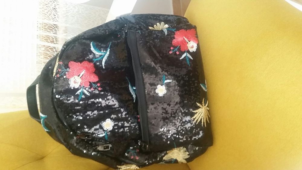 Ефектна раница с пайети