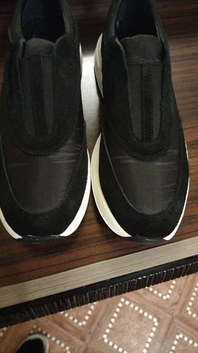 Продаются новые кроссовки 42 размера