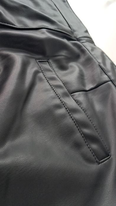 Pantaloni petite Bershka