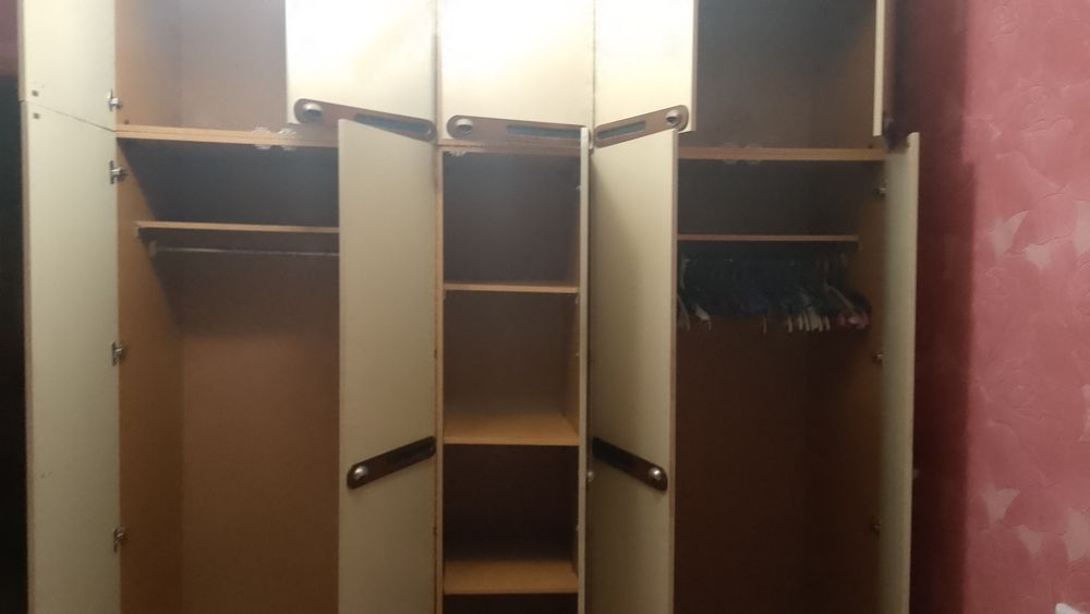 Спальный гарнитур из. 9 предметов.в