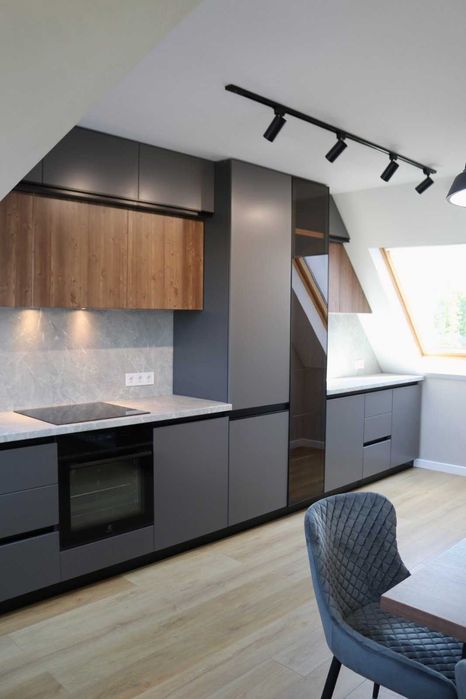 Дава се под наем Многостаен апартамент в Пловдив, Център - 200 кв.м за 1500 € - Снимка #1