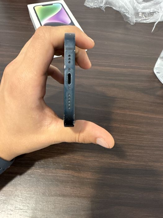 Iphone 14 с зарядно
