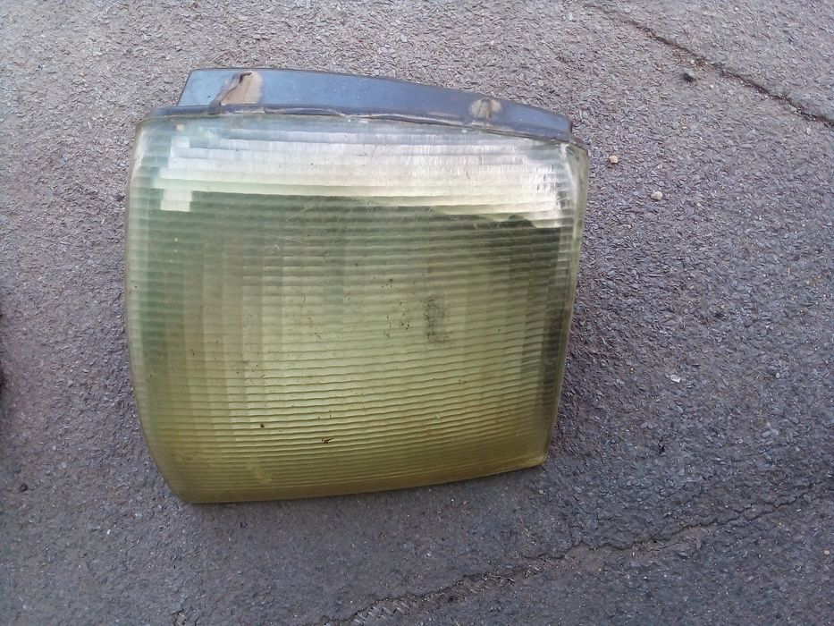 Продам задный фар пассат б3  3000 теңге