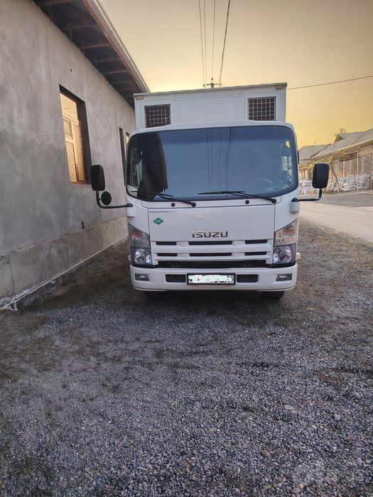 Isuzu yuk avtomobil
