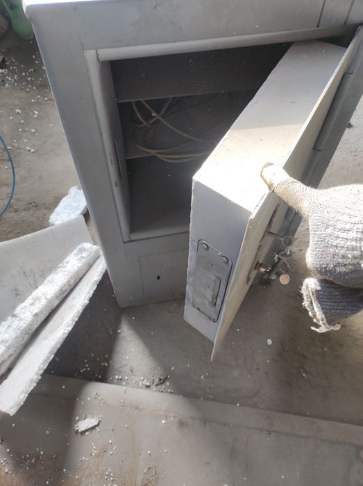 сейф сотилади калин лисдан