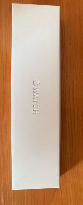 Продавам Apple Watch Series 8, 45mm, в отлично състояние.