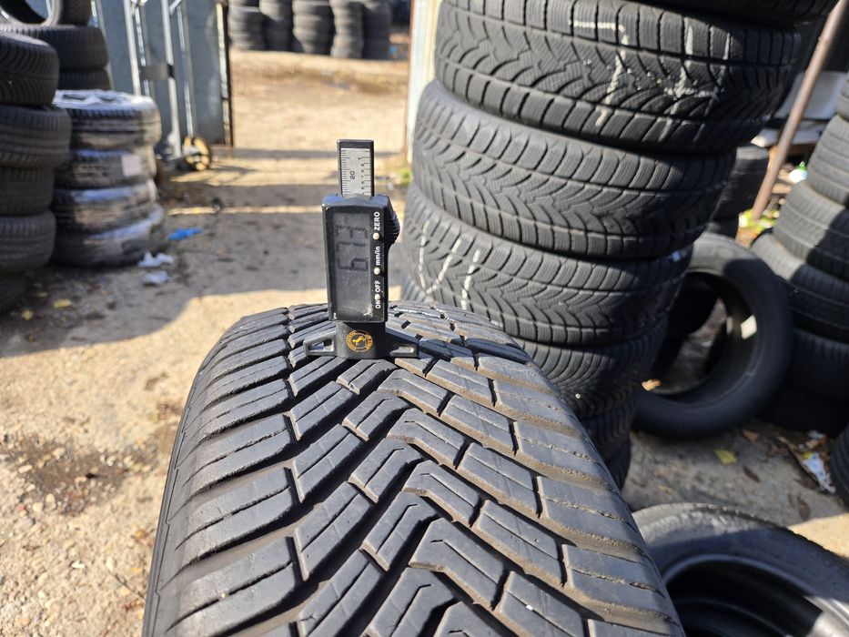 4бр. 215 60 17 Continental всесезонни.