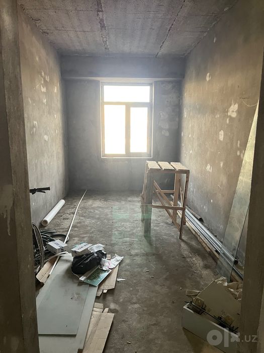 Uy sotiladi. TashGU TashPI mavzesi 106 kv metr