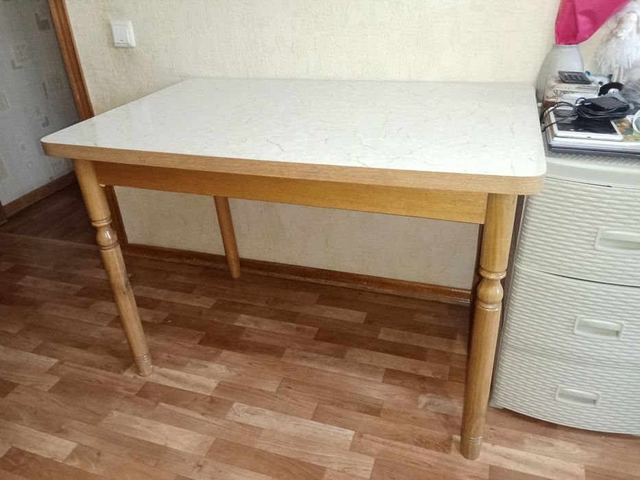 Стол кухонный продается