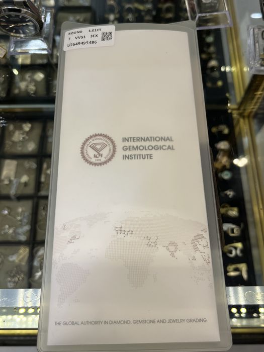Чисто нови обеци бяло злато и мойсанит