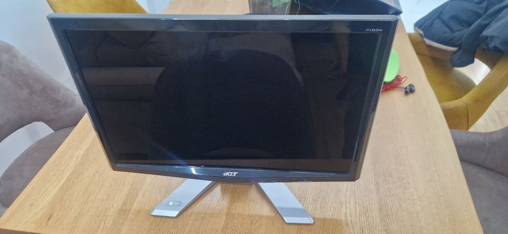 Компютър с монитор