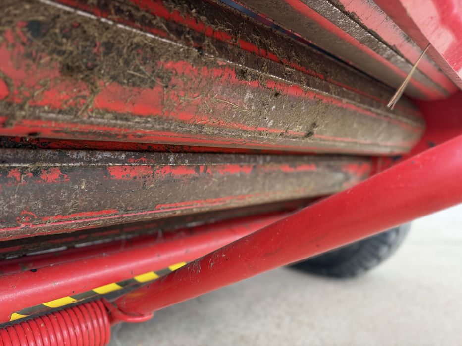 Presa Metal-Fach Plasa+Ata+Masa de 1,8 m Ca Noua An 2008 Sistem Welger Balot 120x120 Claas Krone