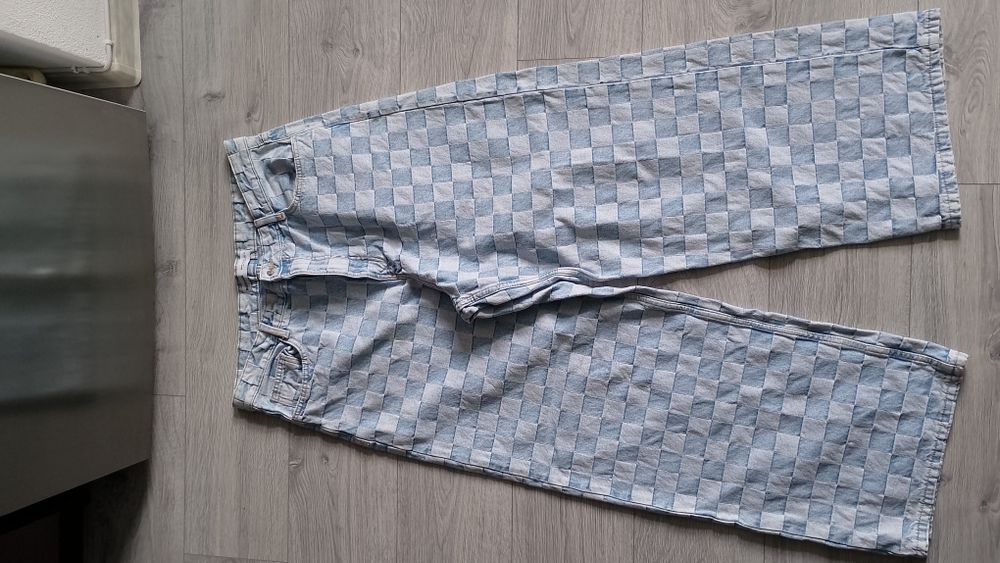 Blugi Bershka super Baggy mărimea L