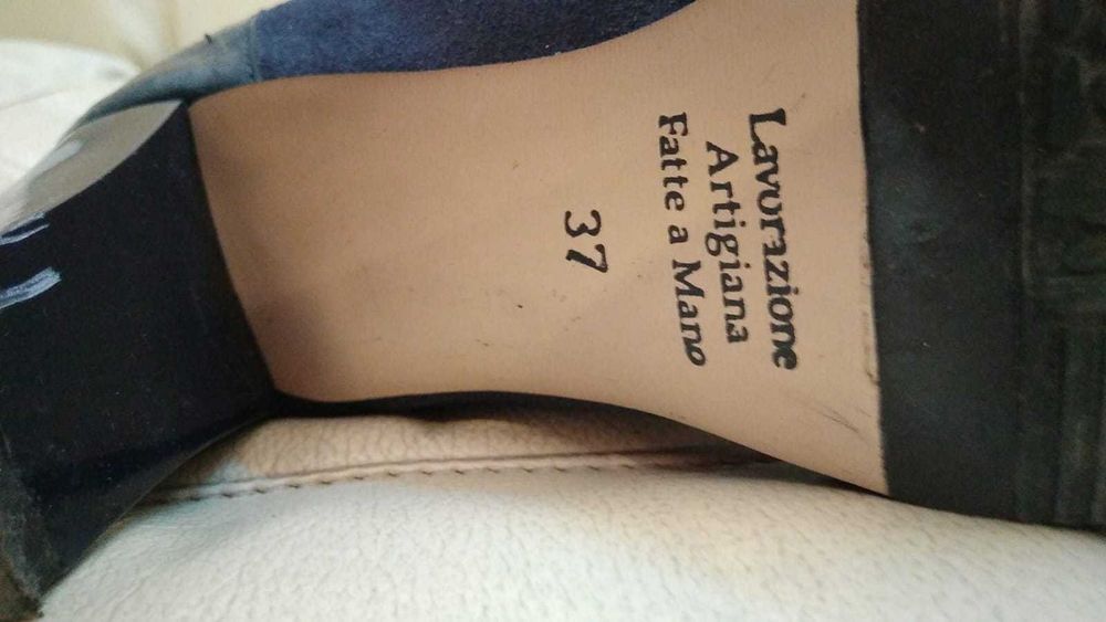 Ghete albastre,  piele intoarsa combinata cu piele lacuita, marimea 37