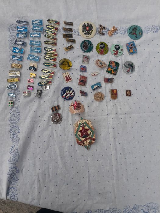 Продаётся советские значки