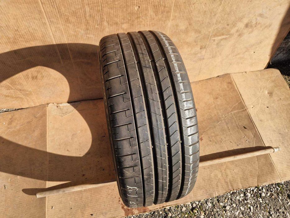1 Pirelli R19 235/35 Лятна гума DOT4422