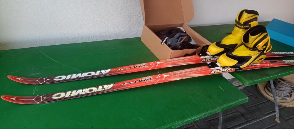 Schiuri Atomic de fond plus clapari