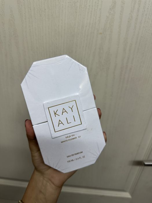 Kayali dejavu white flower |57