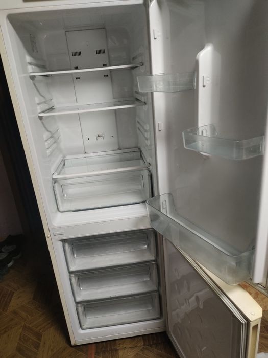 Холодильник Samsung