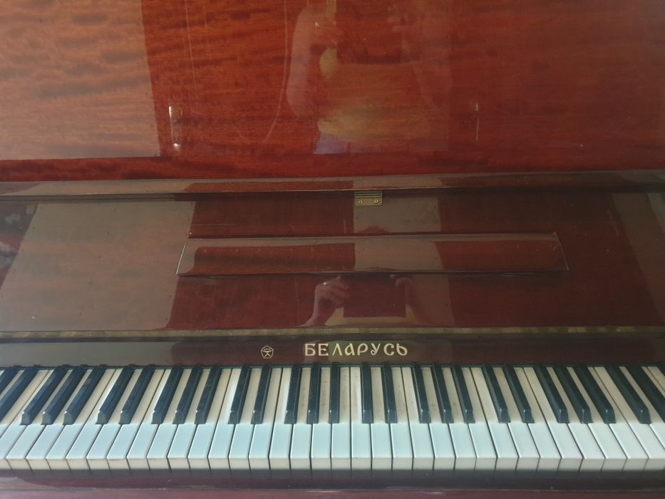 Продам пианино б/y