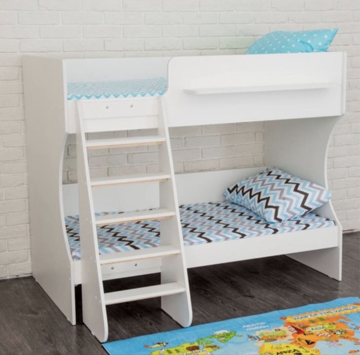 Детская кровать двухъярусная 80 на 180 с бортиком и лестницей