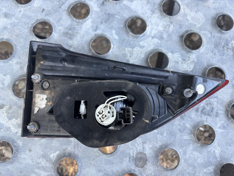 Стоп Toyota Avensis