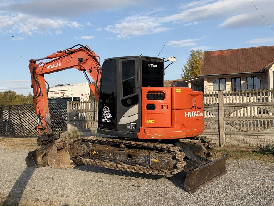 Excavator Hitachi Zaxis 85 CLIMĂ