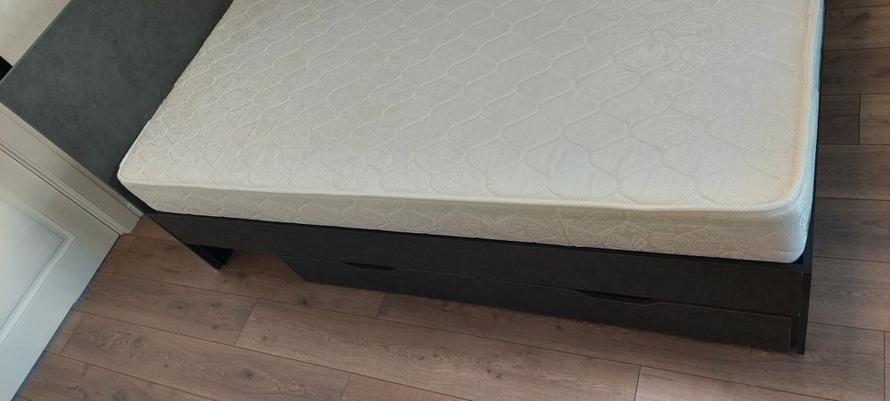 Кровать 2-ух спальная.