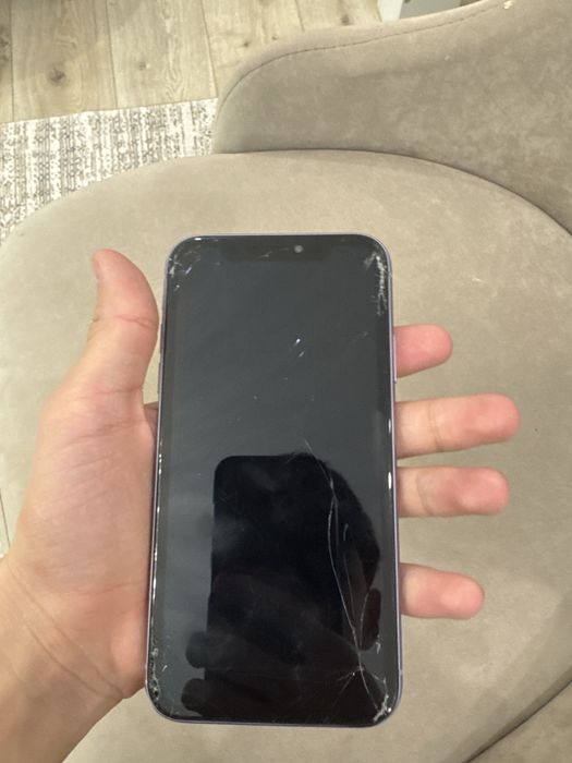 Iphone 11 в хорошем состаяний
