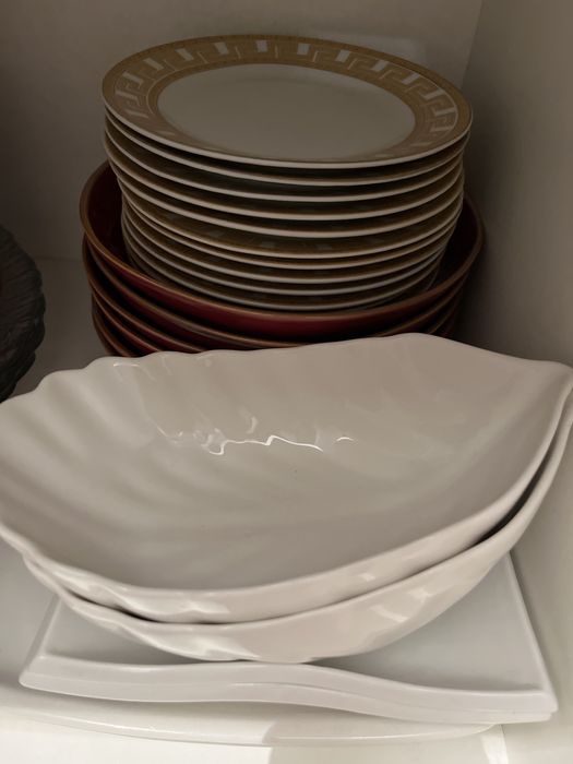 Тарелки разные. Красные 500тг