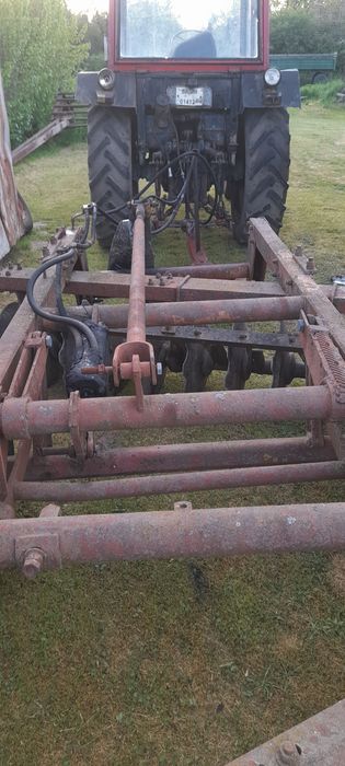 Трактор Болгар със дискова брана плуг и чизел
