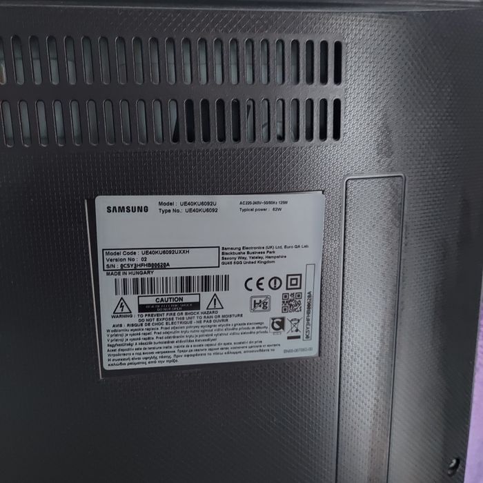 Vând TV smart Samsung diagonala 108cm display crapat..